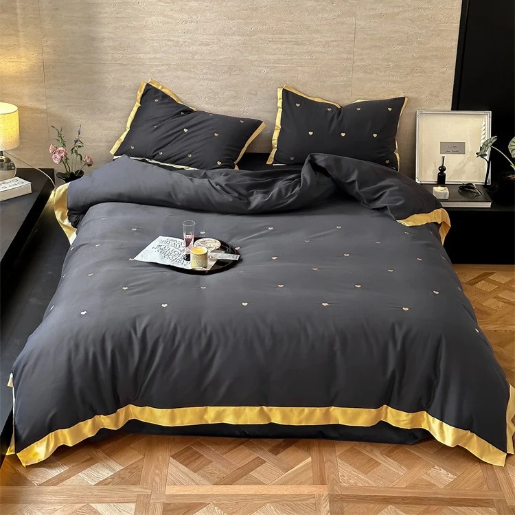 Bettwäsche-Set aus Baumwollsatin mit Mini-Herz-Stickerei und Kontrastpaspel Karnz