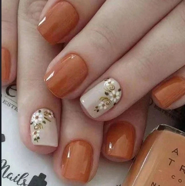 Lebendige florale Nagelkunst-Verbesserungen Karnz