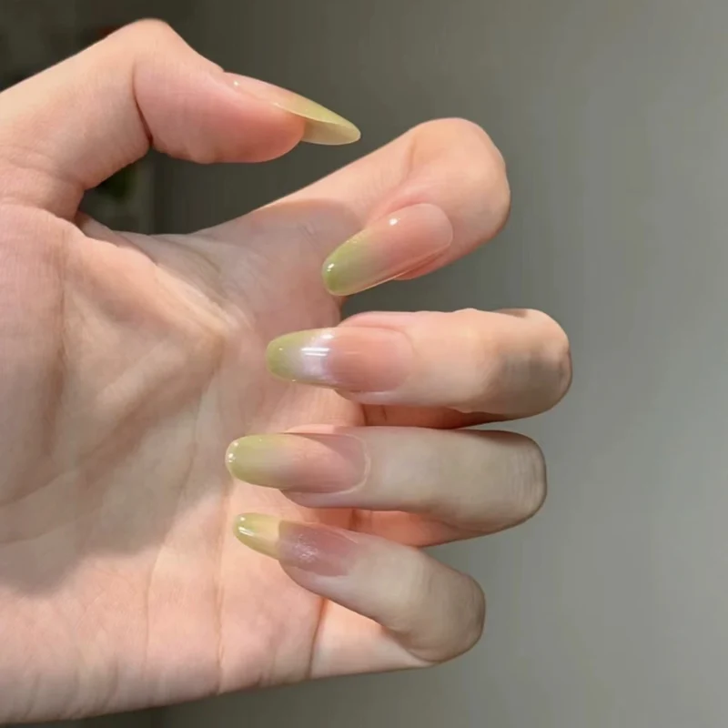 Trendy Ombre Nagelkunstverlängerungen Karnz