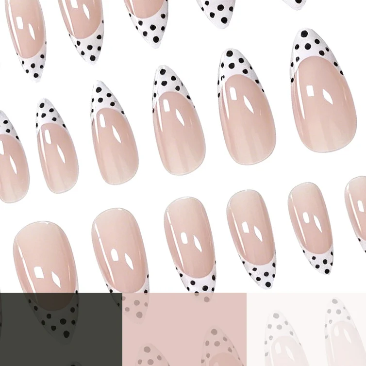 Trendige French Tip Nagelkunst Karnz