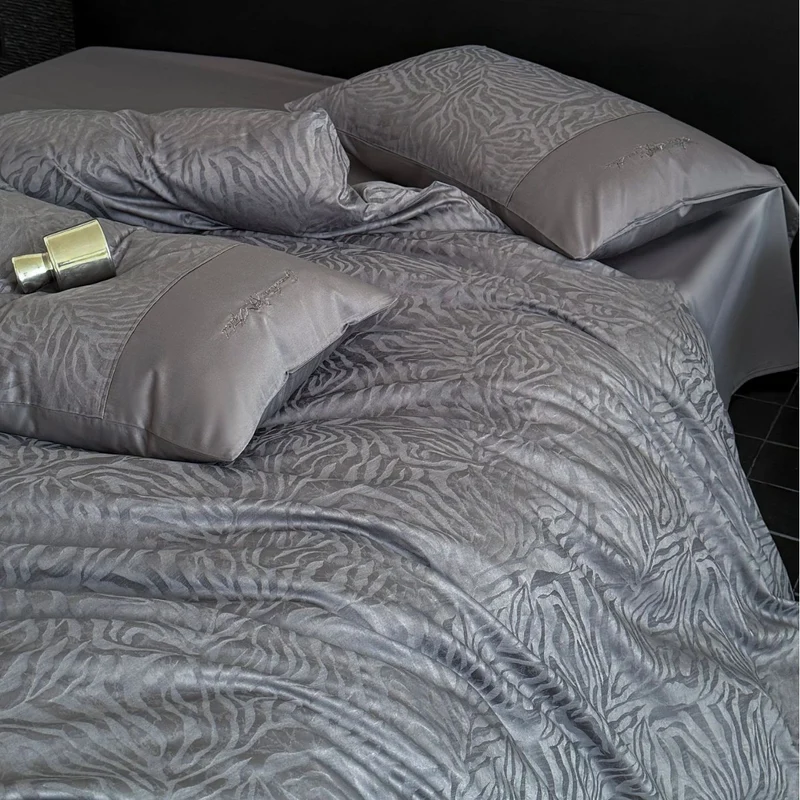 Bettbezug-Set aus Baumwoll-Satin mit dezenter Zebrajacquardstruktur Karnz