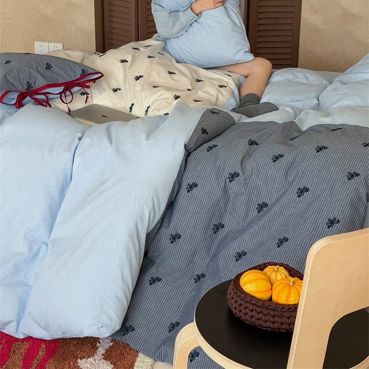 Bedlinen-Bettwäsche-Set aus Baumwolle mit feinem Streifen- und Tierstickmotiv Karnz