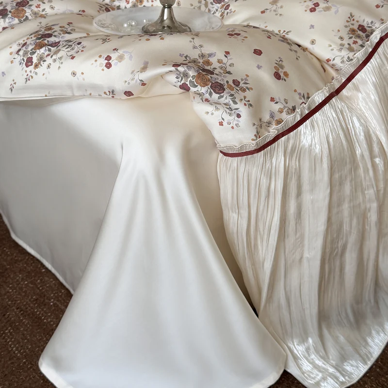 Romantisches Satin-Bettwäsche-Set mit Rüschenvolant, Blumen-Jacquard und Zierbändern Karnz