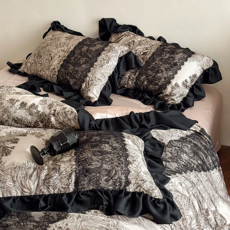 Luxuriöses Satin-Bettwäsche-Set mit Rüschenabschluss und detailreichem Toile-de-Jouy-Print Karnz