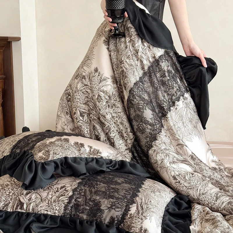 Luxuriöses Satin-Bettwäsche-Set mit Rüschenabschluss und detailreichem Toile-de-Jouy-Print Karnz