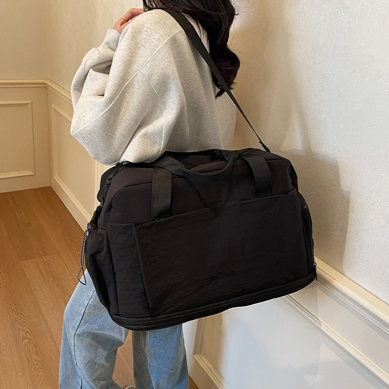 Versatile Travel Duffle Bag with Multiple Pockets Stornfield