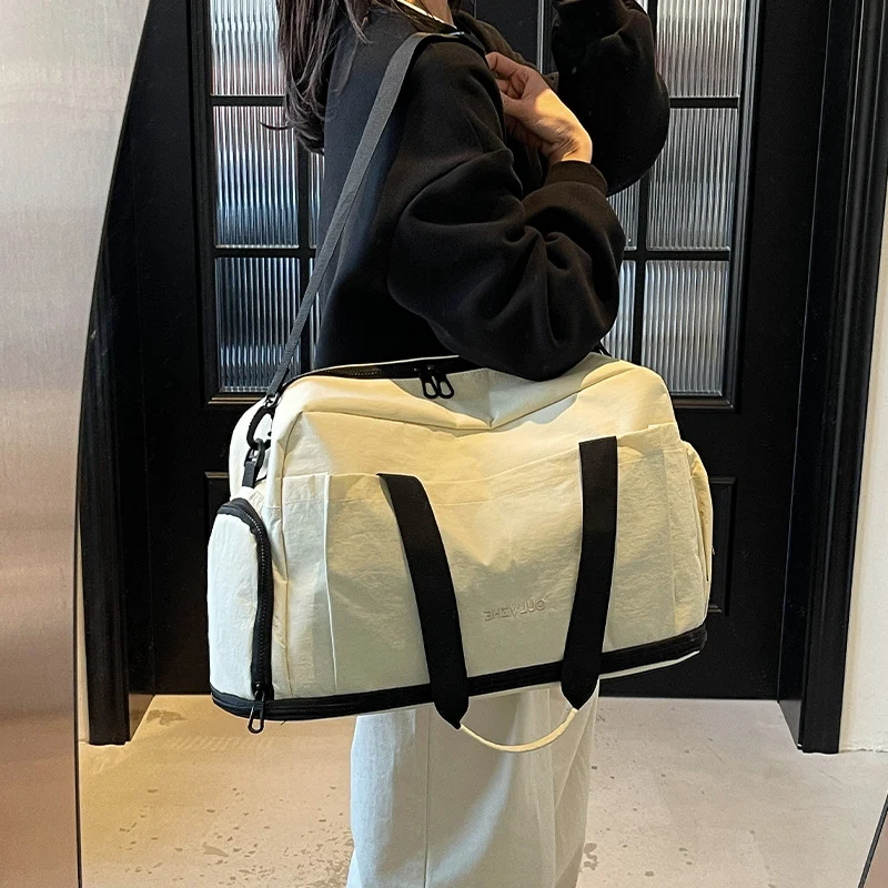 Versatile Travel Duffle Bag with Multiple Pockets Stornfield
