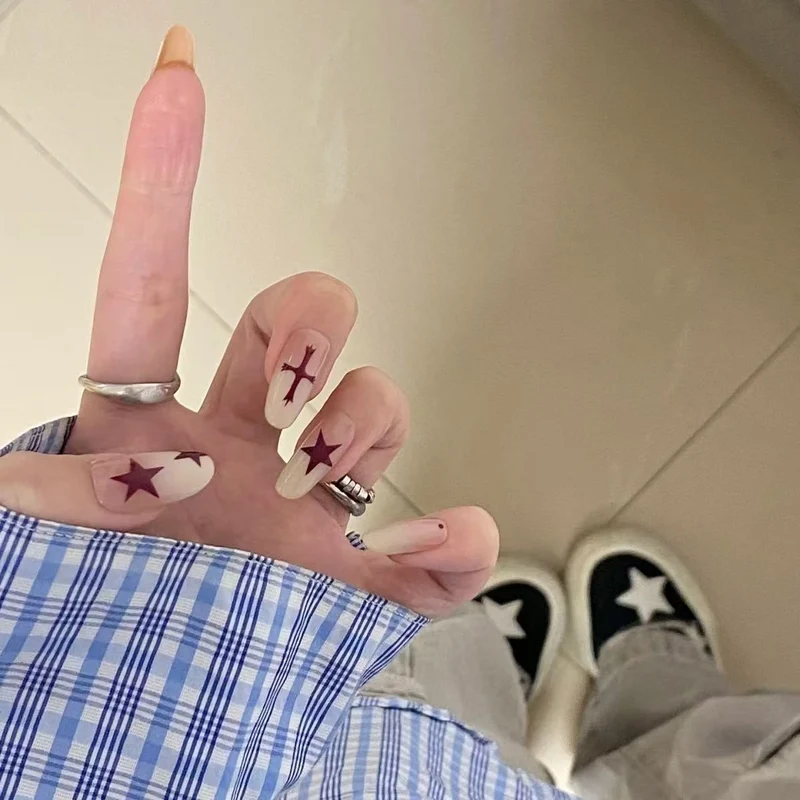 Sternen-Themen Nagelkunst Stil Karnz