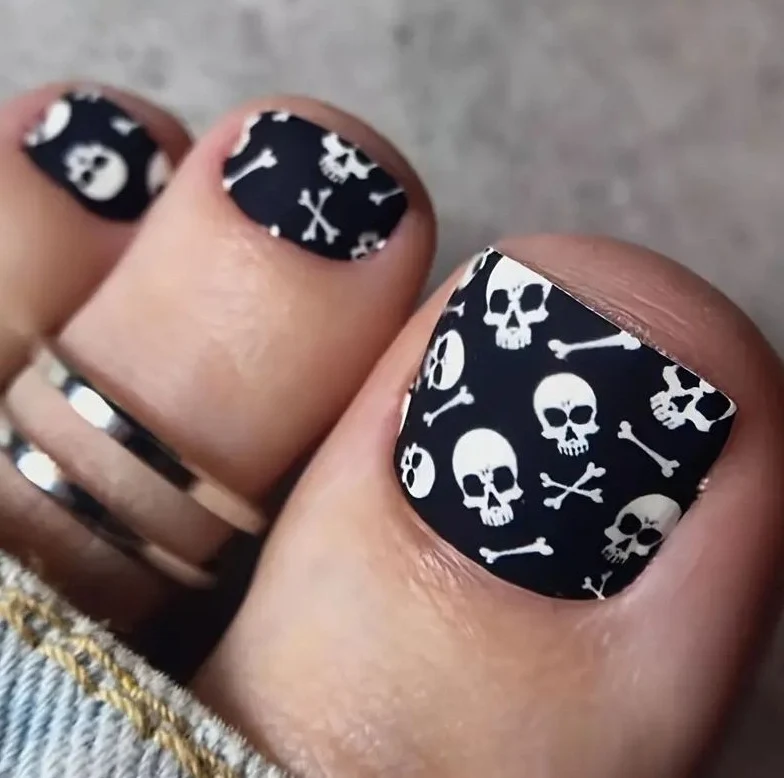 Skull Design Nagelkunst Karnz