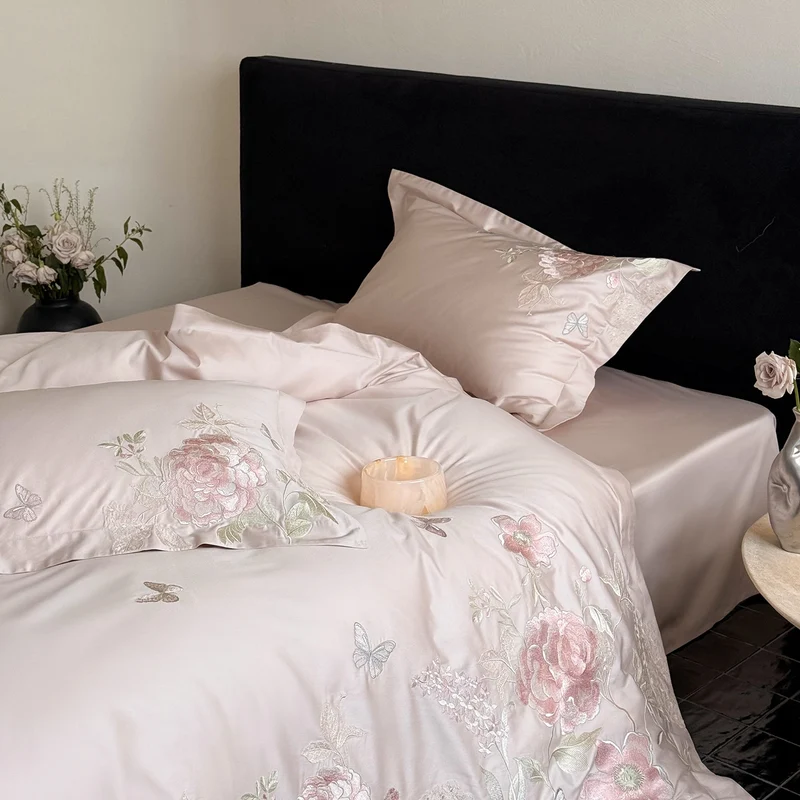 Luxuriöses Satin-Bettwäsche-Set mit floraler Stickerei und seidenweichem Finish Karnz