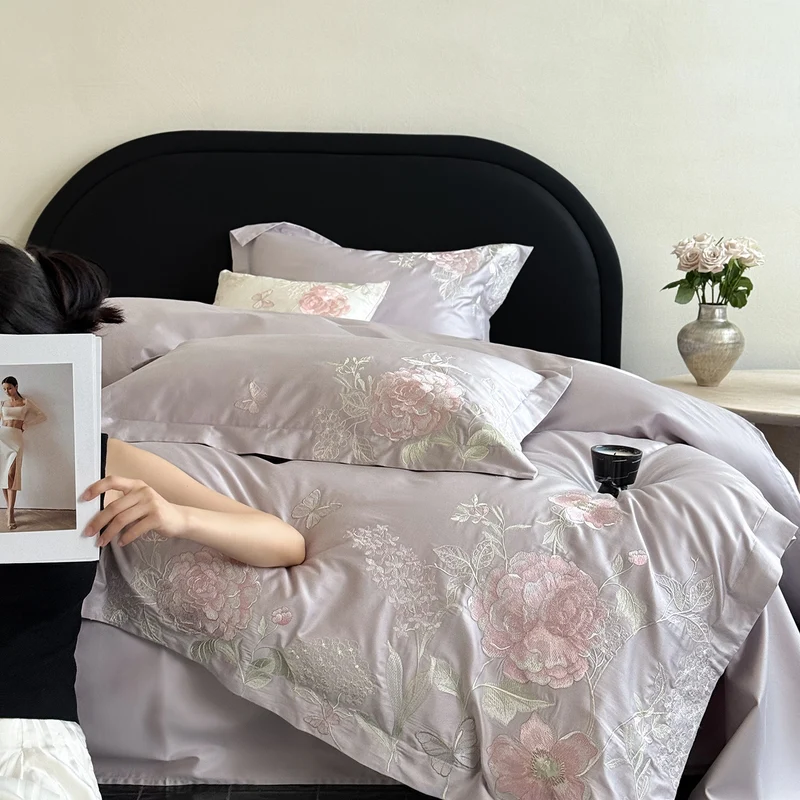 Luxuriöses Satin-Bettwäsche-Set mit floraler Stickerei und seidenweichem Finish Karnz