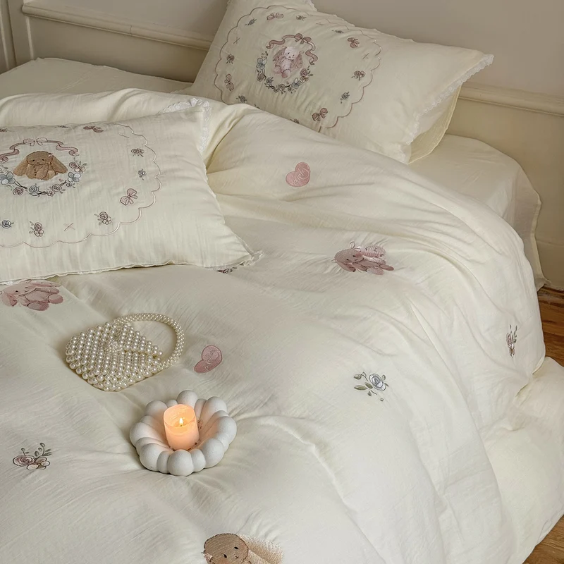 Gesticktes Baumwoll-Bettwäsche-Set mit Vintage-Rosen und Volantkanten Karnz