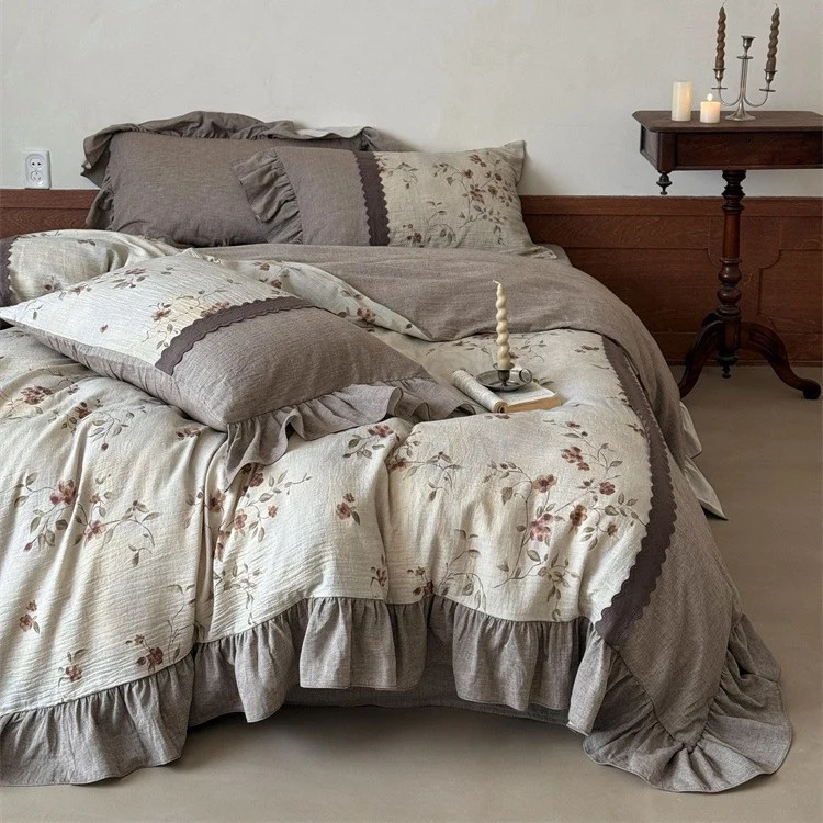 Bettwäsche-Garnitur aus Leinen-Baumwolle mit zartem Blumenprint und Rüschenbesatz Karnz