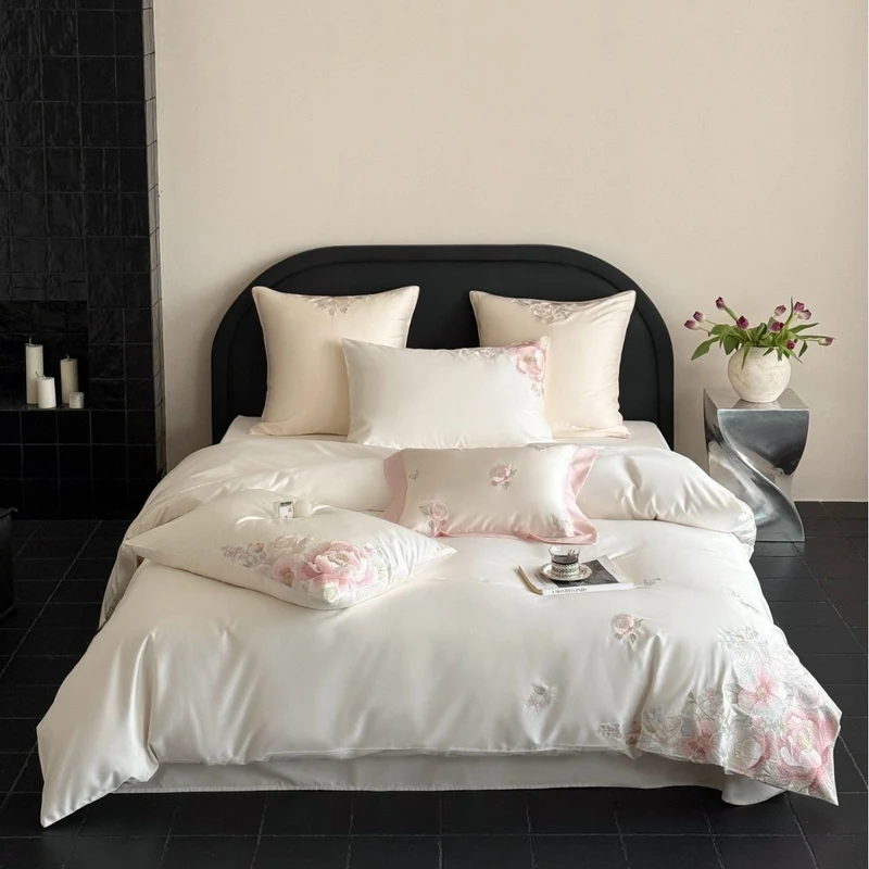 Besticktes Satin-Bettwäsche-Set mit floraler Relief-Stickerei und seidigem Finish Karnz