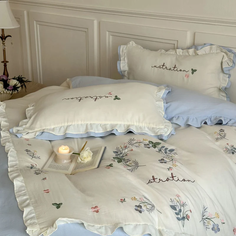 Baumwoll-Bettwäsche-Set im Landhausstil mit Rüschenkante und feiner Blumenstickerei Karnz