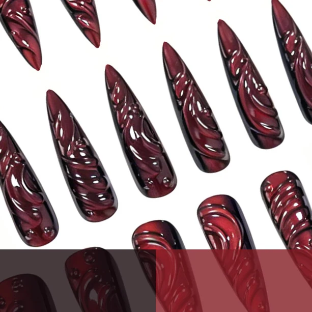 Skulptierte Stiletto Nagelverzögerungen Karnz