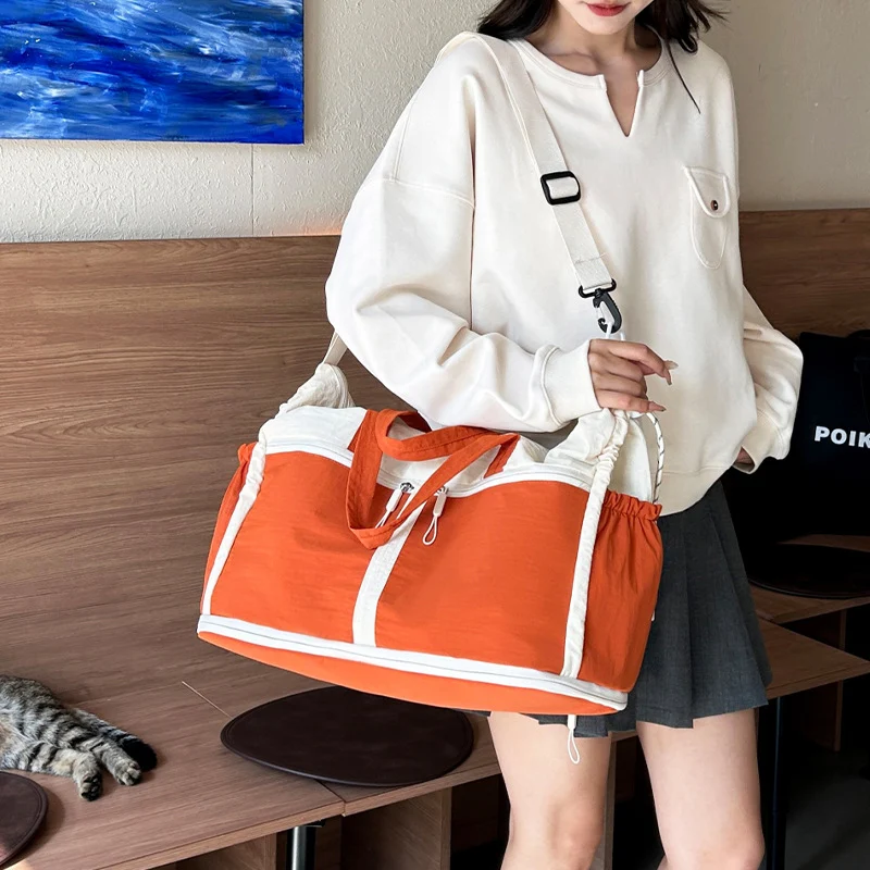 Versatile Weekend Duffle Bag with Expandable Compartments Stornfield