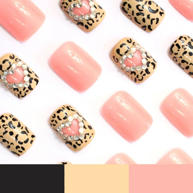 Stylische Leopardenmuster Nagelkunst Karnz