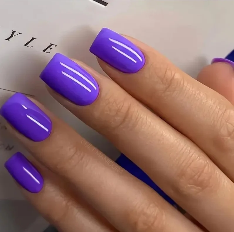 Stilvolle Glänzende Nagellack Karnz