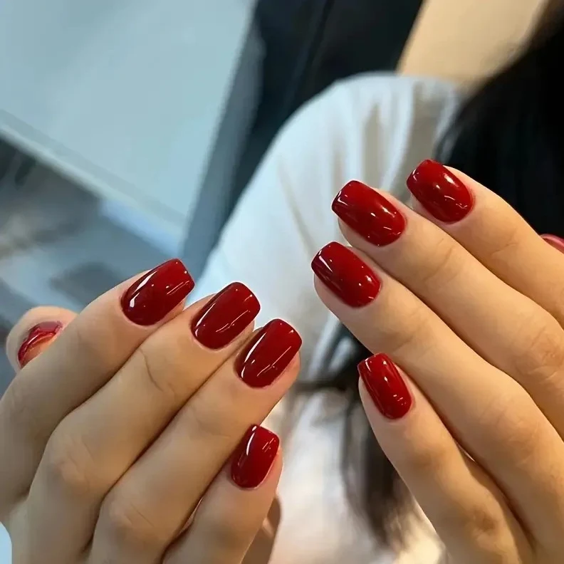 Stilvolle Glänzende Nagellack Karnz