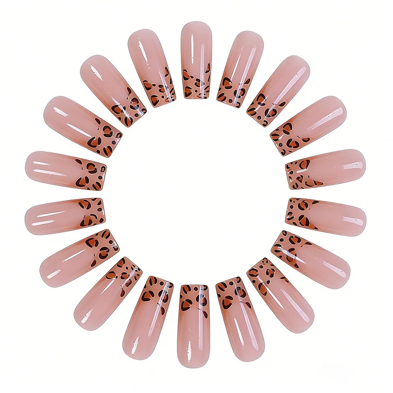 Stilvolle dekorative Ombre-Nagelverzierungen Karnz