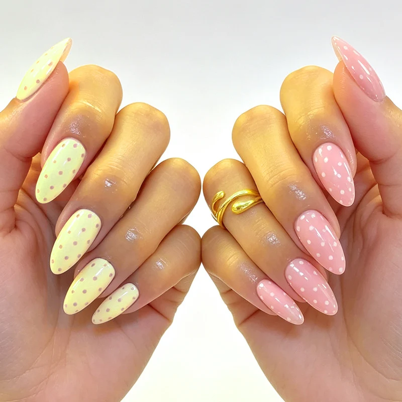 Stilvolles Dekoratives Punktmuster Nagelkunst Karnz