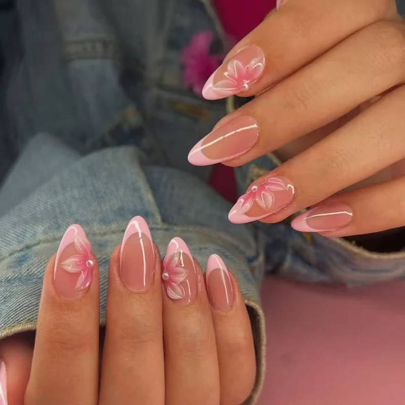 Luxuriöse florale Nagelkunstverbesserungen Karnz