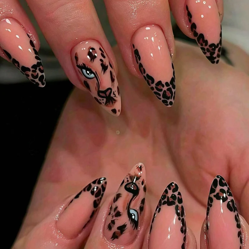 Leopardenmuster Stiletto Nagelkunst Karnz