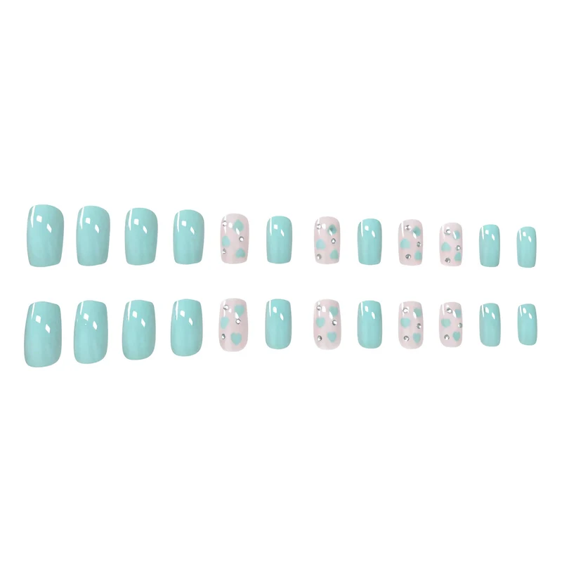 Herz-inspiriertes Nagelkunstdesign Karnz