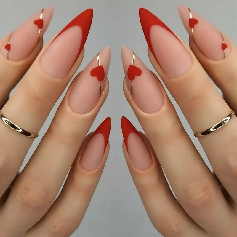 Herz-verzierte Stiletto-Nagelkunst Karnz
