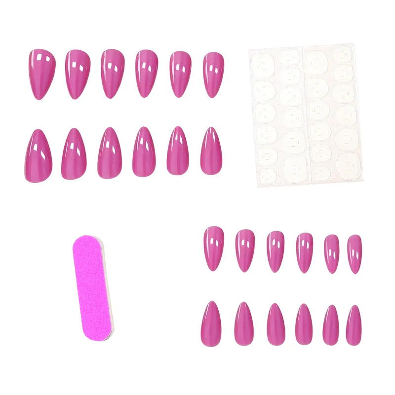 Glänzende Stiletto-Nagelverzierungen Karnz