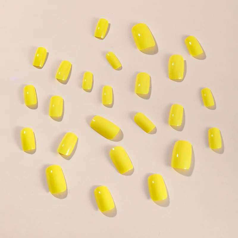 Glänzende Neon-Nagelverzierungen Karnz