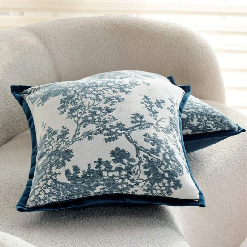 Square pillowcase with fine toile jacquard and silky piped edge Stornfield