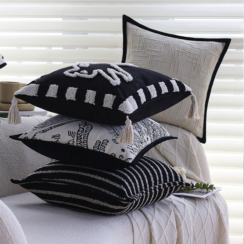 Square cushion cover in linen look with geometric relief, piping edge and concealed zipper Stornfield