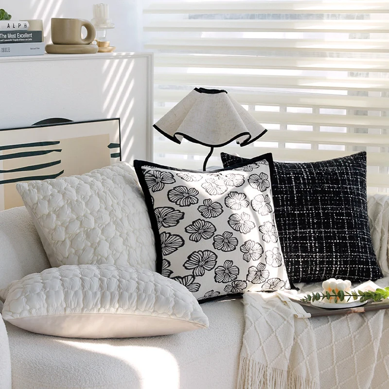 Square Decorative Cushion Cover with Large Wild Animal Jacquard and Velvet Piping Stornfield