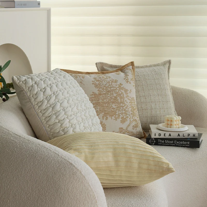 Decorative cushion cover with woven leopard relief and velvet trim Stornfield
