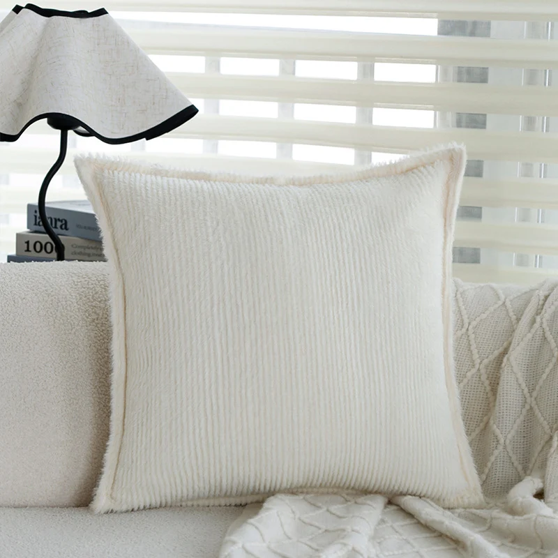 Decorative cushion cover with hand-tufted animal relief and soft boucle texture Stornfield
