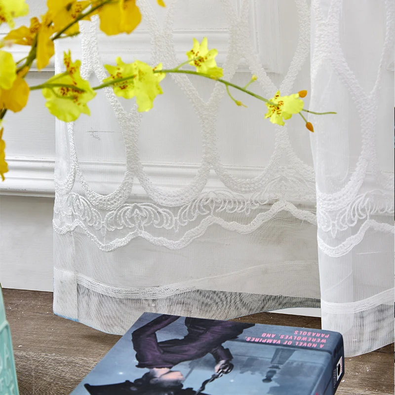 Transparent curtain scarf with embroidered lace border and light voile Stornfield