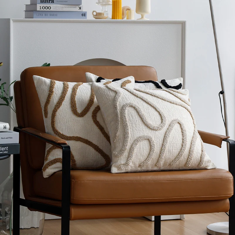 Structure decorative cushion cover made of cotton with relief chenille appliqué Stornfield