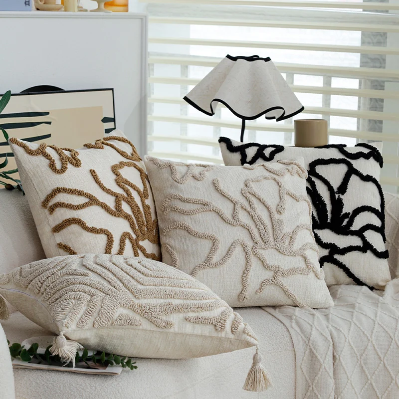 Structure decorative cushion cover made of cotton with relief chenille appliqué Stornfield