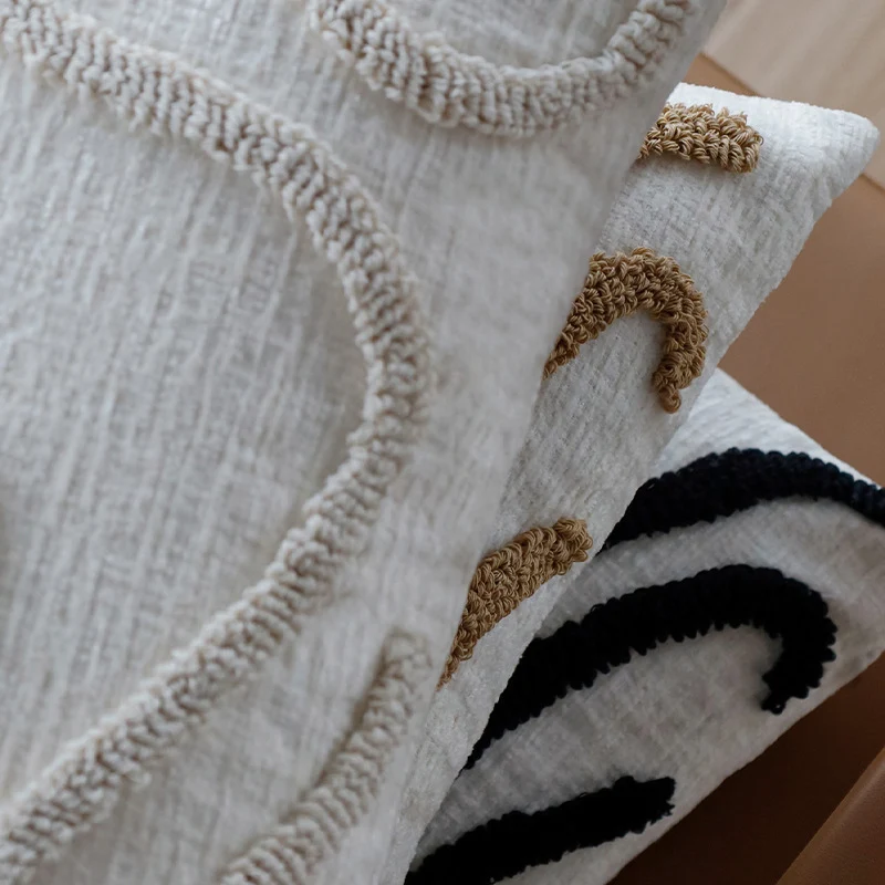 Structure decorative cushion cover made of cotton with relief chenille appliqué Stornfield