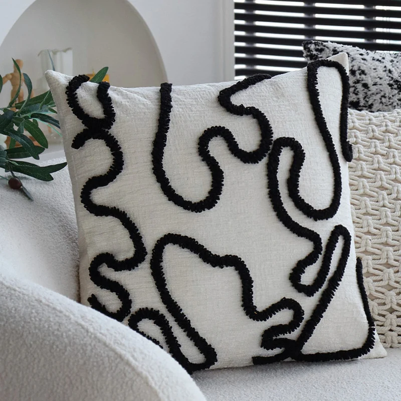 Structure decorative cushion cover made of cotton with relief chenille appliqué Stornfield