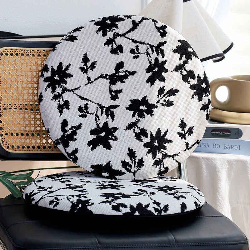 Round seat cushion with quilted padding, floral jacquard cover and anti-slip backing Stornfield