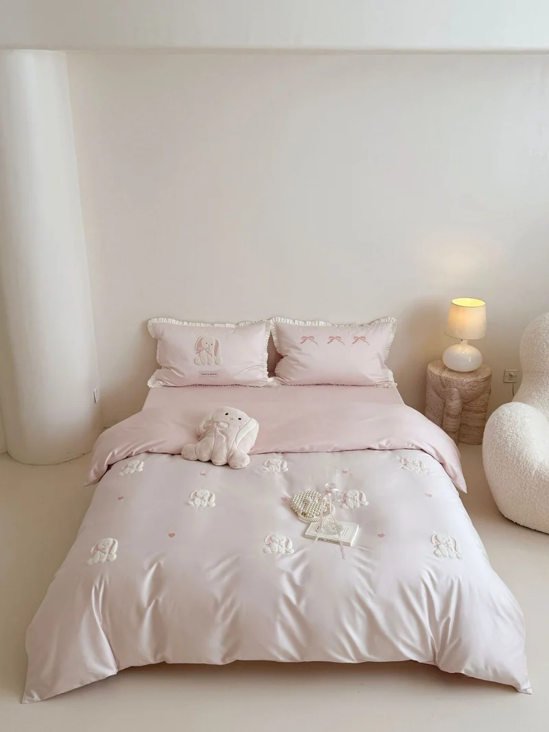 Luxurious cotton satin bedding set with embroidered bunnies and ruffled pillow Stornfield