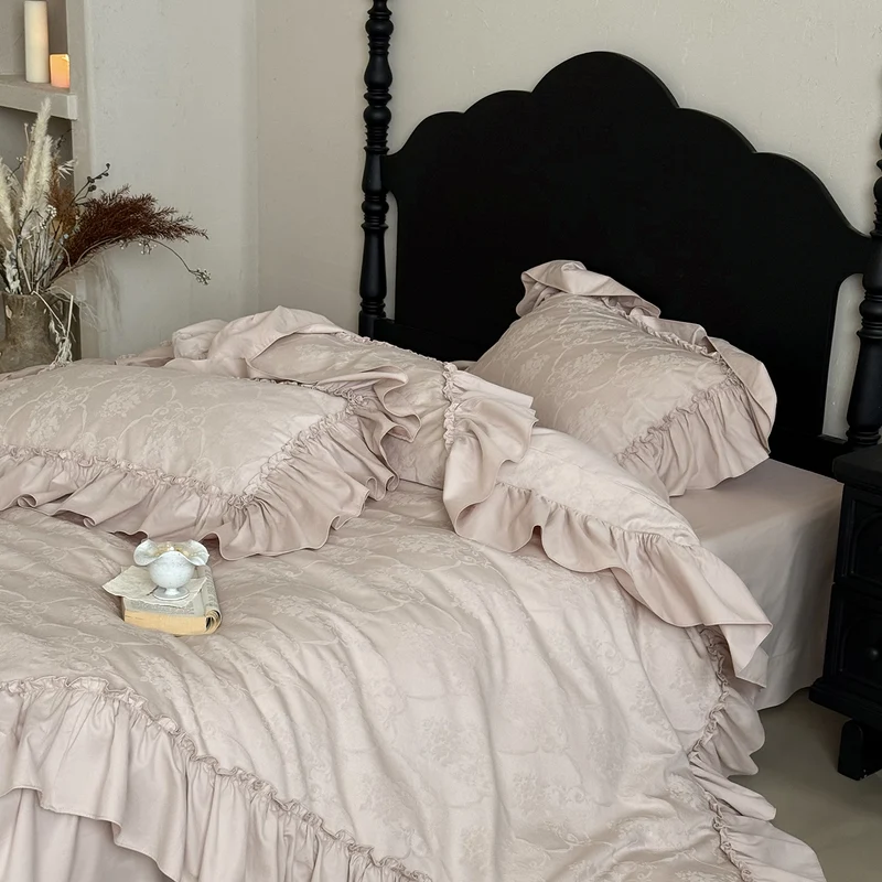 Jacquard bedding set with voluminous frill ruffle and floral tone-on-tone structure Stornfield