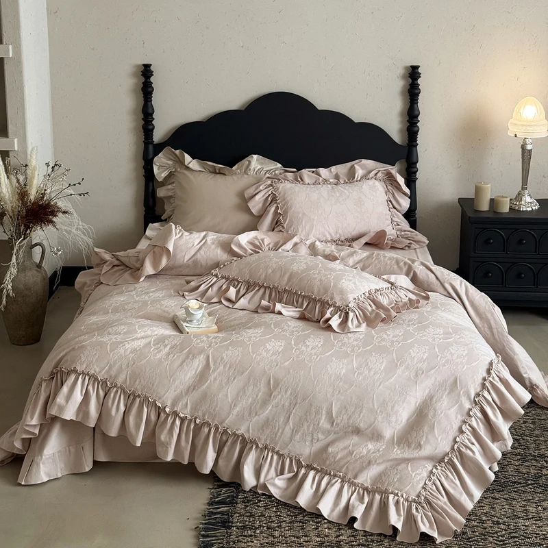 Jacquard bedding set with voluminous frill ruffle and floral tone-on-tone structure Stornfield