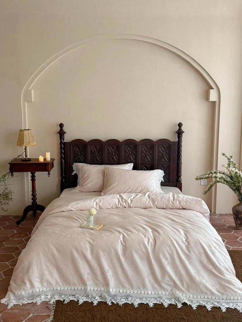 Finely woven cotton satin bedding set with lace border and fill-friendly hotel closure Stornfield