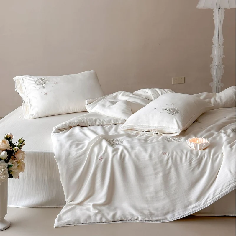 Elegant embroidered cotton satin bedding set with floral bouquet appliqués Stornfield