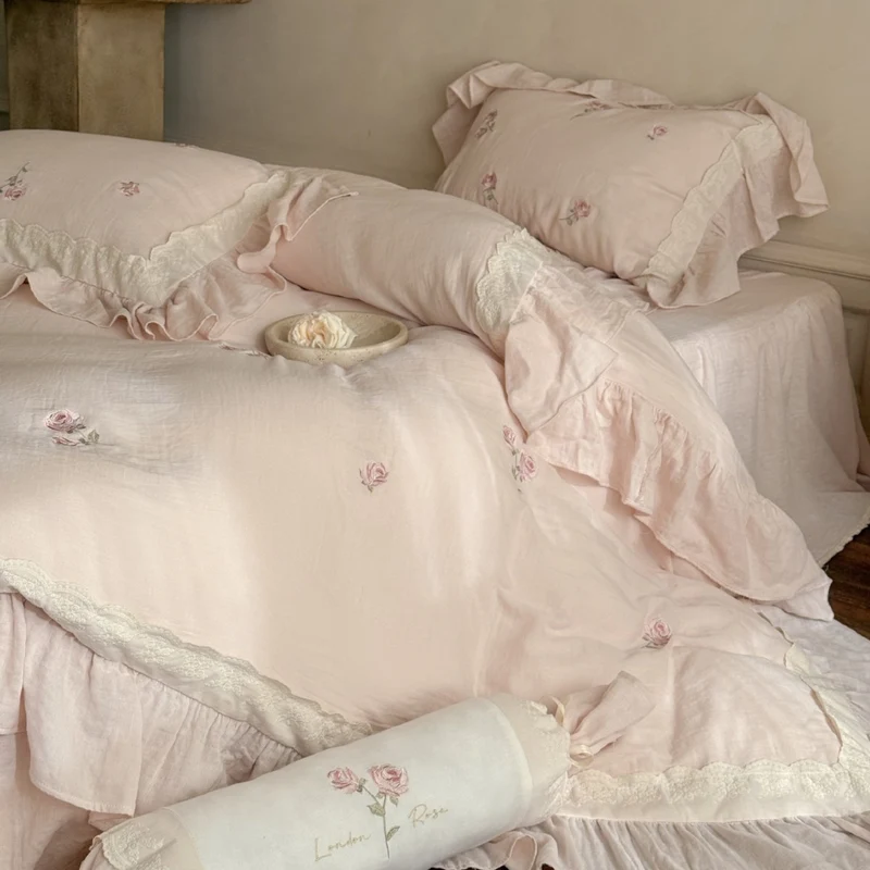 Bedding set with romantic ruffle trim and rose embroidery Stornfield