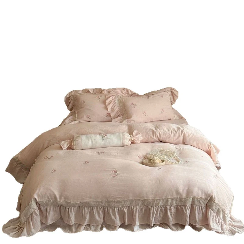 Bedding set with romantic ruffle trim and rose embroidery Stornfield